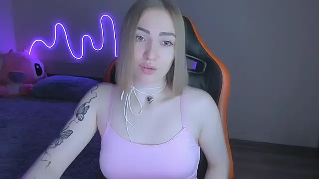 LaraKrein lk online show from November 14, 2025, 1:43 pm