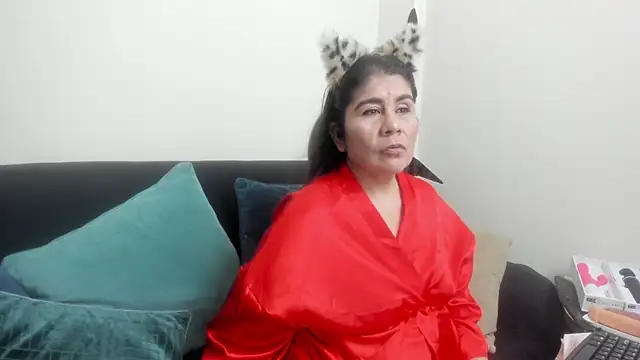 kiraGeiner online show from November 10, 2025, 7:24 pm