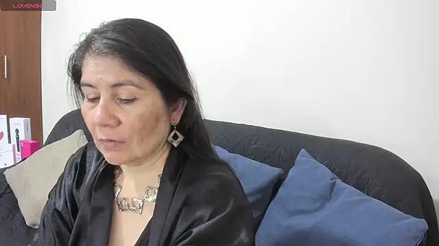 kiraGeiner online show from November 23, 2025, 1:16 am