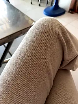 sharon-Hanna online show from November 15, 2025, 1:58 am