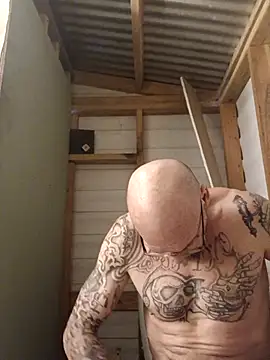 ShawnandDani7074 online show from January 13, 2026, 3:06 pm