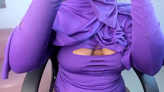 Snapshot of yasmin_elite chatting on October 10, 2025, 10:03 am yasmin elite online show from October 10, 2025, 10:03 am