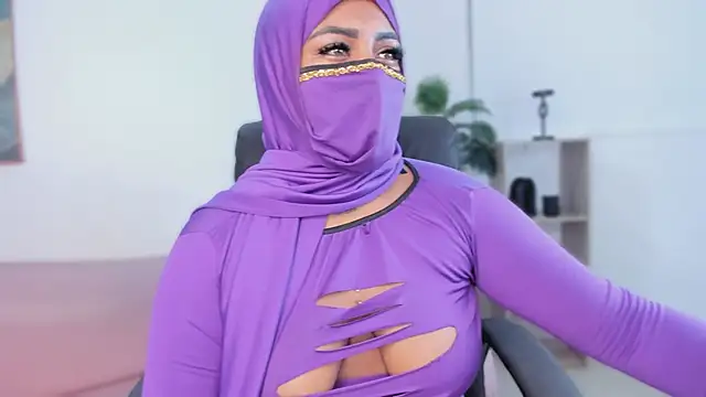 Snapshot of yasmin_elite chatting on October 28, 2025, 9:24 am yasmin elite online show from October 28, 2025, 9:24 am