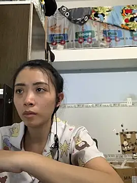 Snapshot of Minee1202 chatting on October 17, 2025, 12:47 am Minee1202 online show from October 17, 2025, 12:47 am