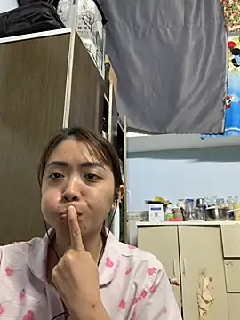 Snapshot of Minee1202 chatting on April 2, 2026, 2:31 am Minee1202 online show from April 2, 2026, 2:31 am