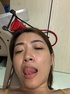 Snapshot of Minee1202 chatting on April 7, 2026, 12:44 am Minee1202 online show from April 7, 2026, 12:44 am