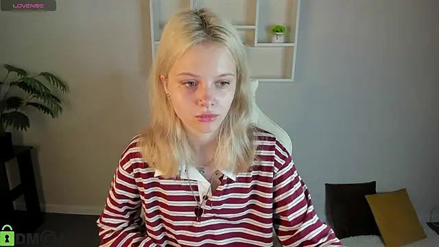 Snapshot of Allice_Cox chatting on September 26, 2025, 12:03 am Allice Cox online show from September 26, 2025, 12:03 am