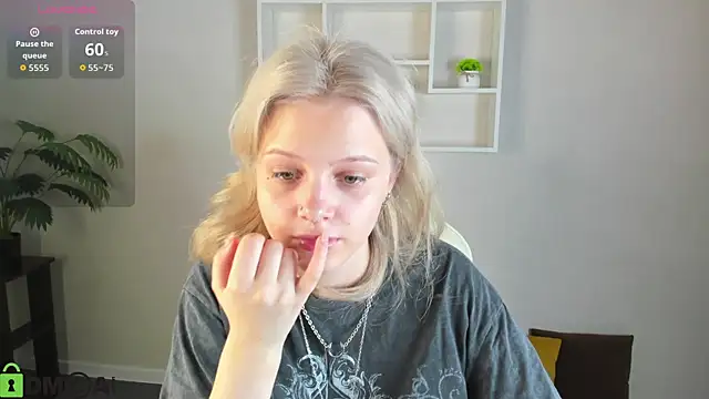 Snapshot of Allice_Cox chatting on September 28, 2025, 12:05 am Allice Cox online show from September 28, 2025, 12:05 am