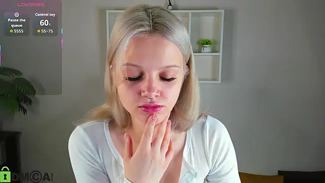 Snapshot of Allice_Cox chatting on October 12, 2025, 1:04 am Allice Cox online show from October 12, 2025, 1:04 am