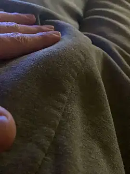 Snapshot of MuzzyFacing chatting on November 30, 2025, 9:13 am MuzzyFacing online show from November 30, 2025, 9:13 am