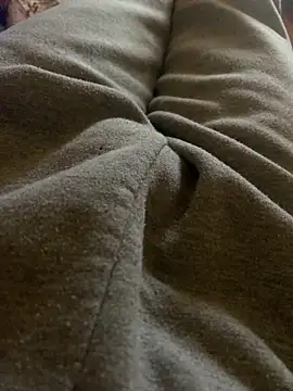 Snapshot of MuzzyFacing chatting on February 3, 2026, 2:11 pm MuzzyFacing online show from February 3, 2026, 2:11 pm