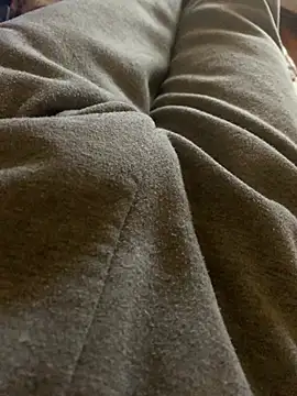 Snapshot of MuzzyFacing chatting on February 6, 2026, 1:47 pm MuzzyFacing online show from February 6, 2026, 1:47 pm