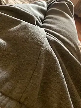 Snapshot of MuzzyFacing chatting on April 7, 2026, 10:59 am MuzzyFacing online show from April 7, 2026, 10:59 am