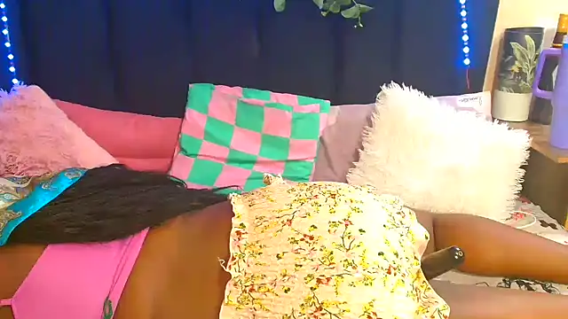 AmazingDarkDoll online show from November 5, 2025, 4:23 am