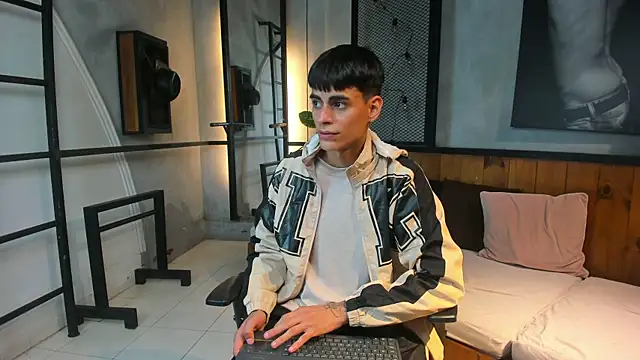 Dani mc1 online show from November 4, 2025, 11:53 am