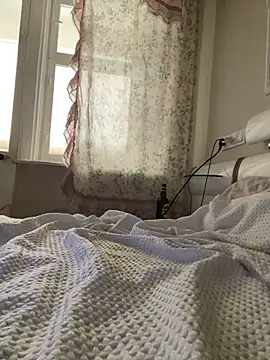 missevacrystal online show from October 18, 2025, 12:06 pm