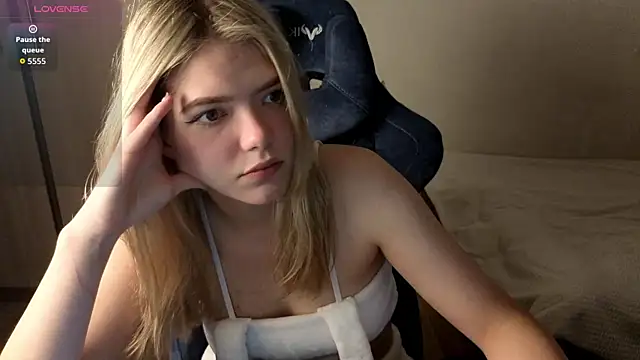 Snapshot of KatanaSVibe chatting on October 1, 2025, 9:48 am KatanaSVibe online show from October 1, 2025, 9:48 am