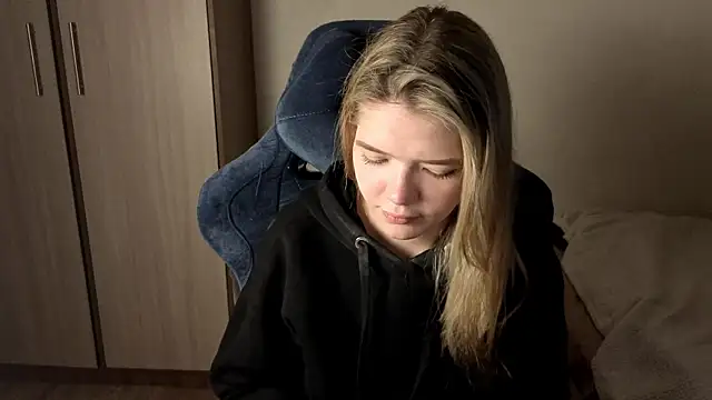 Snapshot of KatanaSVibe chatting on October 24, 2025, 12:56 pm KatanaSVibe online show from October 24, 2025, 12:56 pm