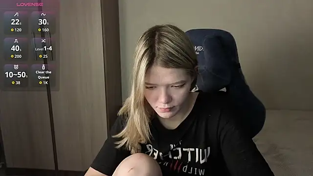 Snapshot of KatanaSVibe chatting on December 1, 2025, 1:05 pm KatanaSVibe online show from December 1, 2025, 1:05 pm