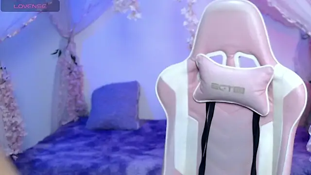 sweet daniiela online show from November 13, 2025, 5:23 pm