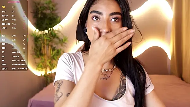 Emma and Issac online show from March 21, 2026, 9:07 pm