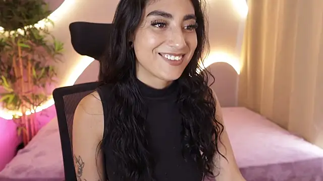 Emma and Issac online show from April 3, 2026, 9:02 pm