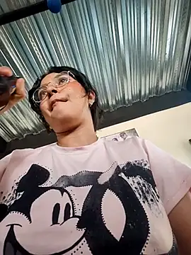 Lily-o online show from November 23, 2025, 2:17 pm