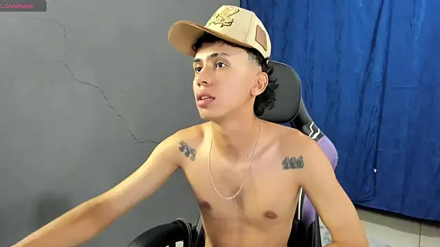 Snapshot of Damien_444 chatting on November 6, 2025, 4:02 am Damien 444 online show from November 6, 2025, 4:02 am