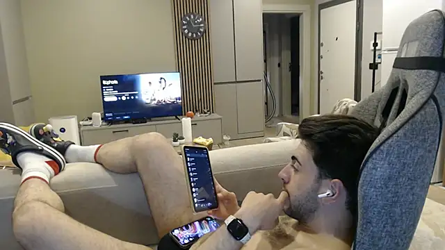 toyboytlg online show from April 22, 2026, 9:38 pm