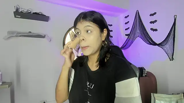 Aleja-02 online show from October 28, 2025, 8:33 pm