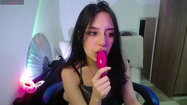 Snapshot of immisssilver chatting on November 8, 2025, 2:01 am immisssilver online show from November 8, 2025, 2:01 am