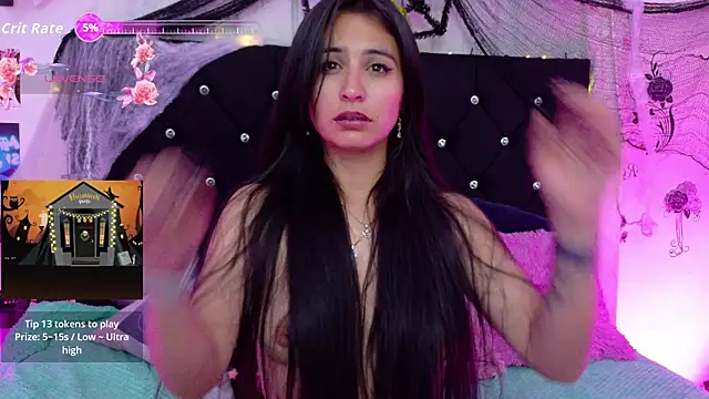 queen smiley online show from October 31, 2025, 4:57 am