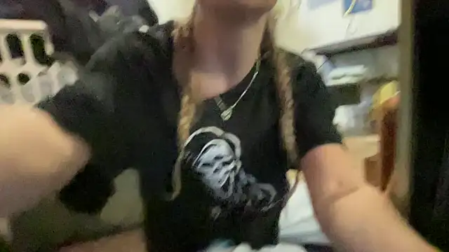 Snapshot of sweetceeme chatting on October 27, 2025, 12:04 am sweetceeme online show from October 27, 2025, 12:04 am