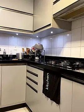 yumi-hot online show from April 7, 2026, 1:11 pm