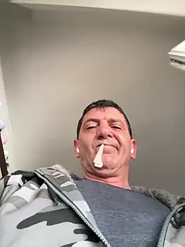 BULLBSX online show from April 15, 2026, 6:31 am