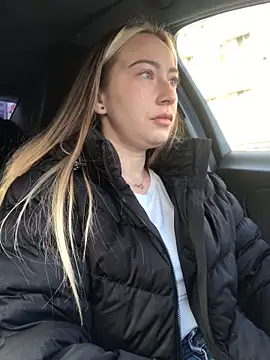 Reina Cummings online show from October 1, 2025, 5:02 am