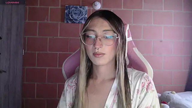 Andrea camilaaa online show from October 10, 2025, 1:43 pm