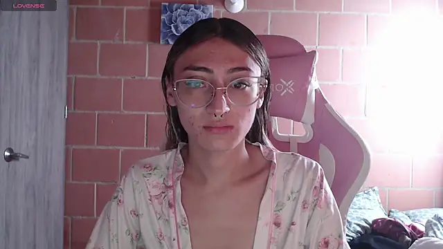 Andrea camilaaa online show from November 10, 2025, 1:32 pm