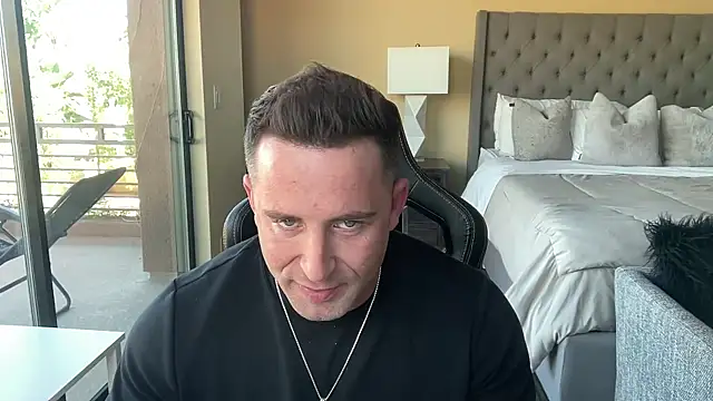 brettmycles28 online show from October 1, 2025, 9:54 pm