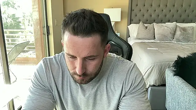 brettmycles28 online show from October 31, 2025, 5:36 pm