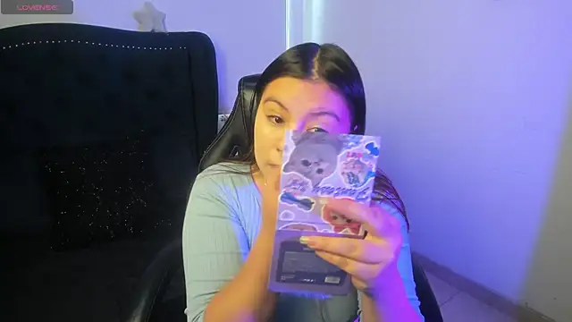 LucyPetit online show from December 2, 2025, 12:54 pm