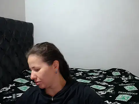 Snapshot of Valentina_charlys chatting on October 15, 2025, 2:28 pm Valentina charlys online show from October 15, 2025, 2:28 pm