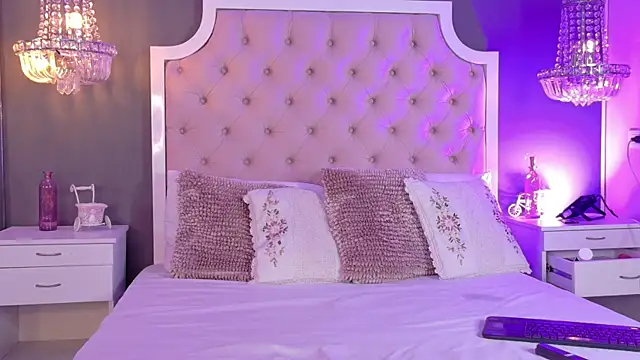 VioletBlaze online show from October 25, 2025, 11:54 pm