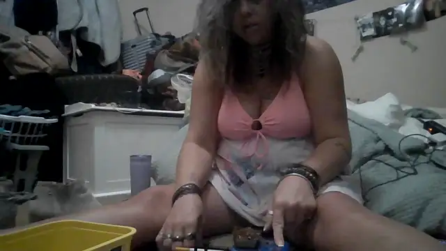 Snapshot of TWiSTYTheTwizted chatting on June 17, 2026, 8:54 pm TWiSTYTheTwizted online show from June 17, 2026, 8:54 pm