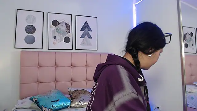 Snapshot of Kikii_cams chatting on October 3, 2025, 8:50 pm Kikii cams online show from October 3, 2025, 8:50 pm