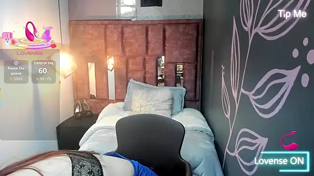 Isa Thompson   online show from September 17, 2025, 11:56 am