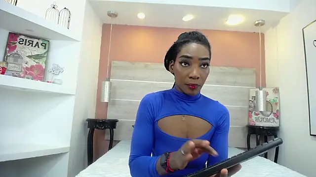 AlexandraCambell online show from November 14, 2025, 12:48 pm