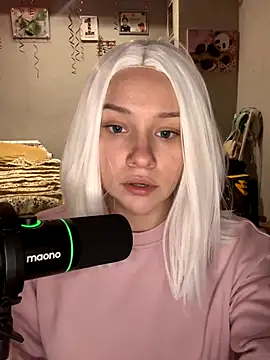 JennaOluretn online show from October 7, 2025, 5:10 pm