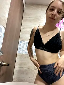 karla-thomsom10 online show from October 15, 2025, 11:27 pm