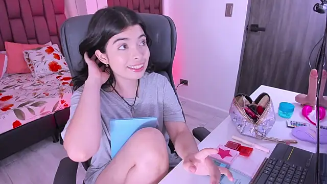 selina lovers online show from September 24, 2025, 1:20 am